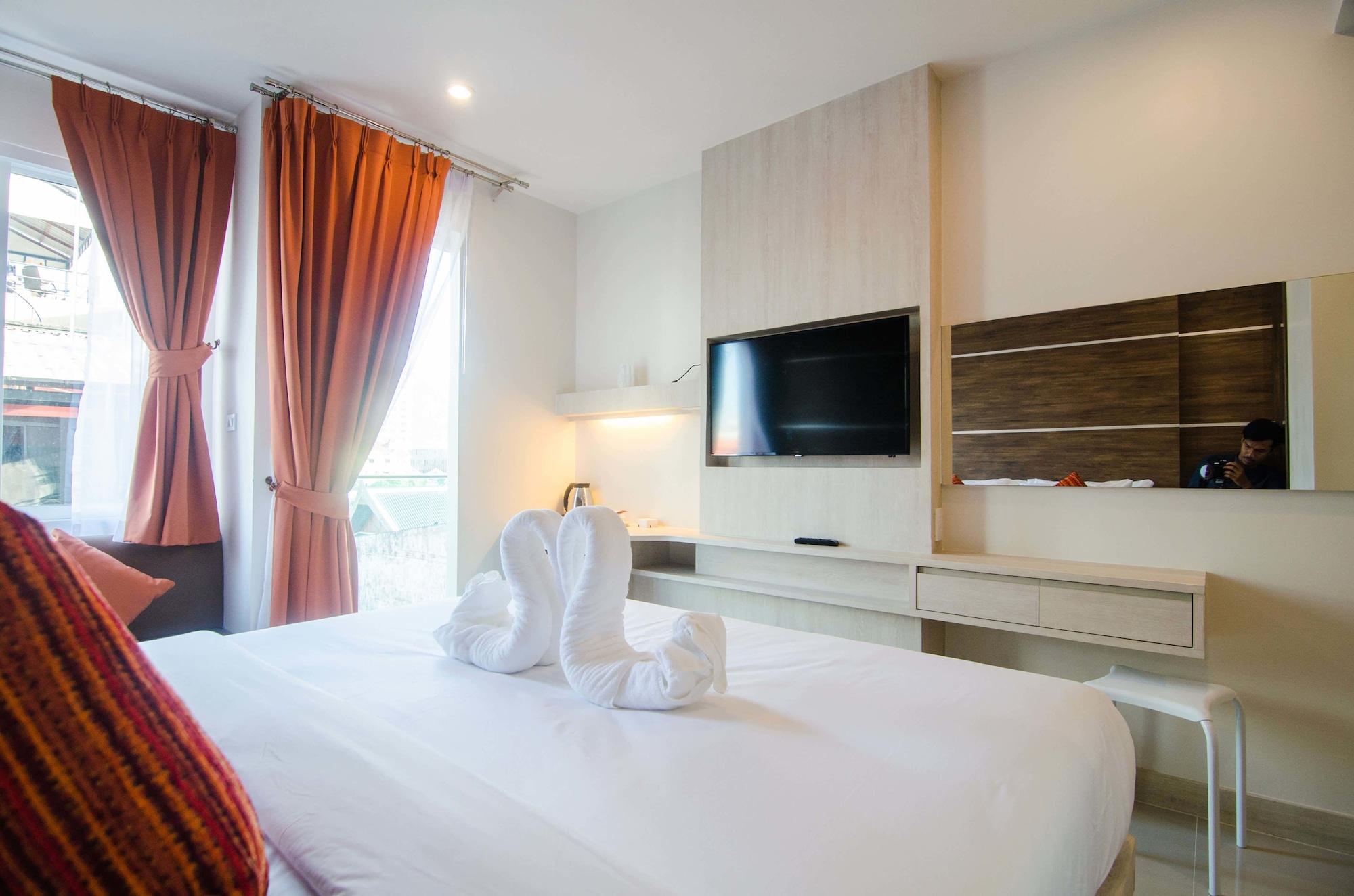 Centro One Bangla Hotel Patong Exterior foto