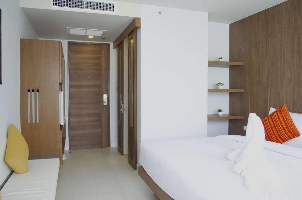 Centro One Bangla Hotel Patong Exterior foto