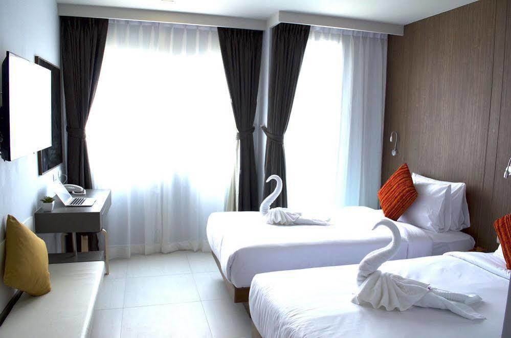 Centro One Bangla Hotel Patong Exterior foto