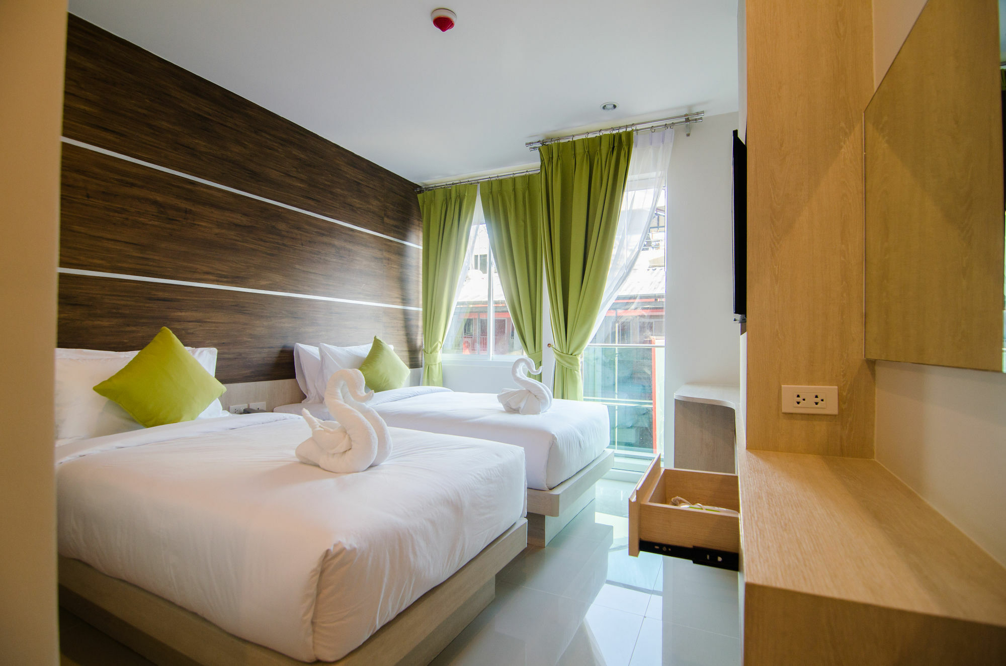 Centro One Bangla Hotel Patong Exterior foto